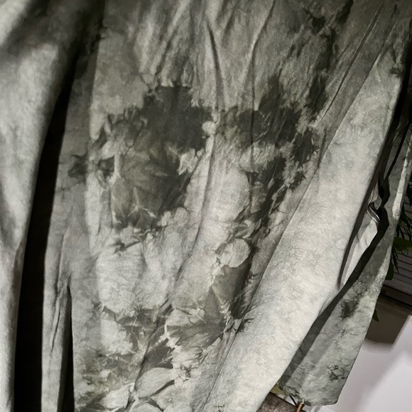 JOHNNY WAS ‘BLAKE’ NWT AUTHENTIC OLIVE BRANCH TIE DYE LONG SLEEVES T-SHIRT - Picture 10 of 17